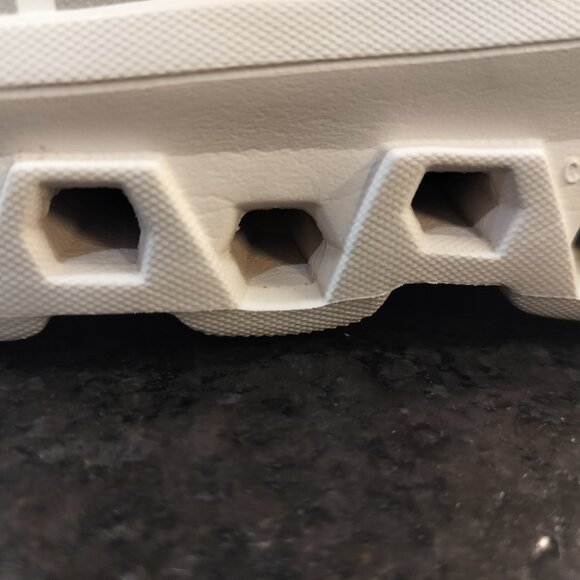 Women's On Running Cloudmonster sneakers US 9 - Picture 6 of 9